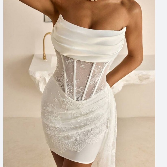 Elegant White Lace Strapless Short Wedding Dress / Engagement Dress - greenwatershopping.com Elegant White Lace Strapless Short Wedding Dress / Engagement Dress - greenwatershopping.com